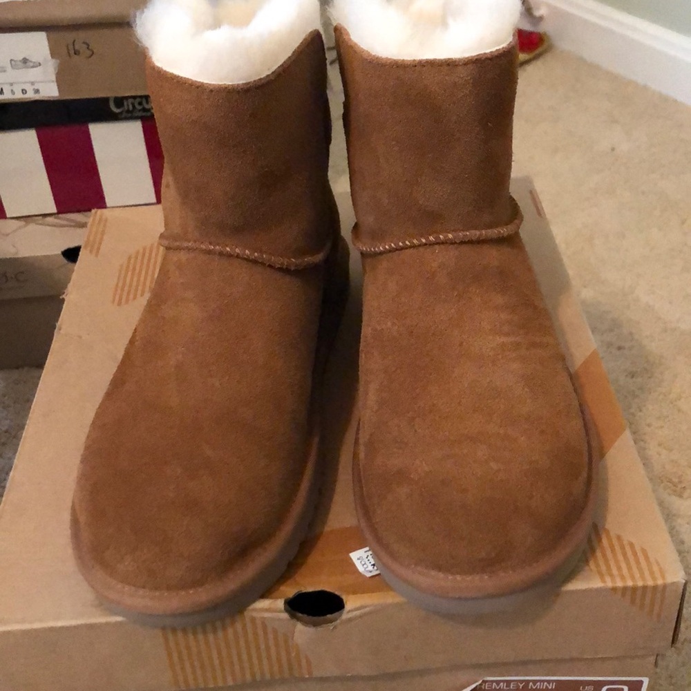 Koolaburra suede mini boots  NWT